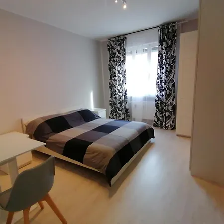 Δωμάτια σε οικογενειακή κατοικία Frank's *